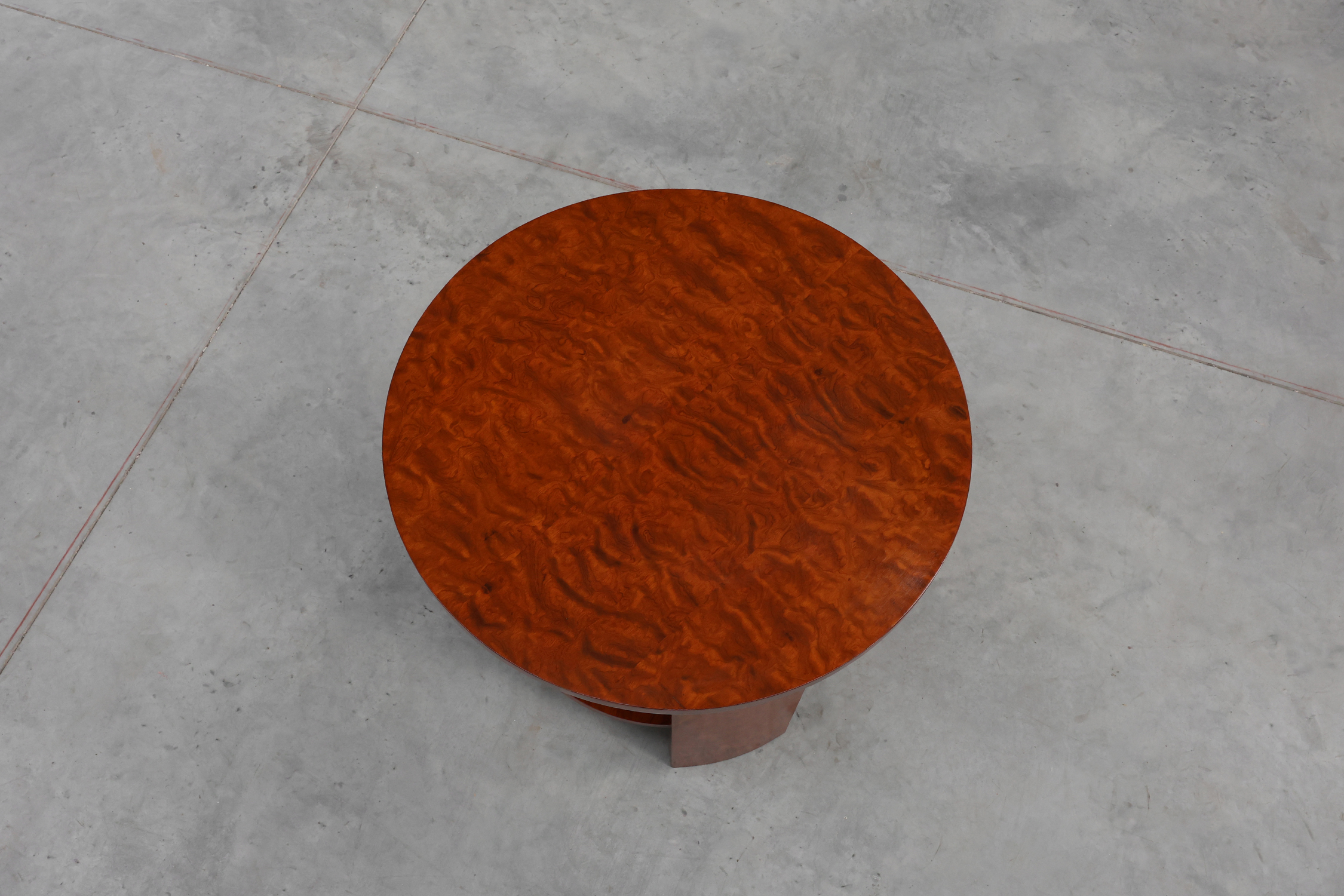 Round Art Deco coffee table in burl veneer, France ca. 1920thumbnail